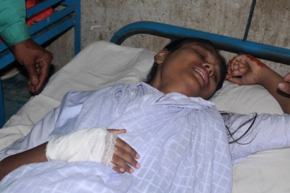 পিরোজপুরে কলেজ ছাত্রীর উপর হামলা