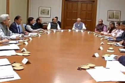 মাঝরাতে মন্ত্রীদের ঘুম থেকে তুলে জরুরি বৈঠকে মোদি