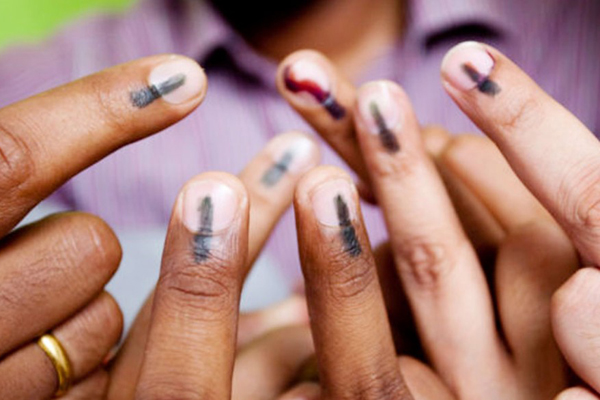 টাকা বদলালে আঙুলে কালি