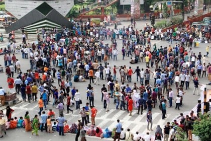 শাহবাগে আবারও শিক্ষার্থীদের অবরোধ