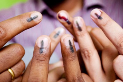 টাকা বদলালে আঙুলে কালি