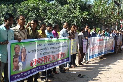 আন্দোলনের মাঝেই দিনাজপুরে ২ শ্রমিক ছাঁটাই
