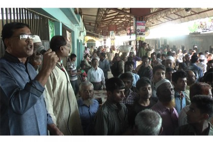 স্টেশন মাস্টারকে লাঞ্ছনা : নেত্রকোনায় বিক্ষোভ

