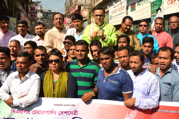 বগুড়ায় স্বেচ্ছাসেবক দলের বিক্ষোভ 