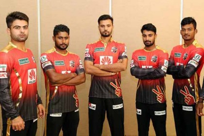 টস হেরে ব্যাটিংয়ে মাশরাফির কুমিল্লা