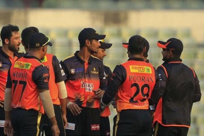 টানা তিন জয়ের পর ঢাকাকে থামাল খুলনা