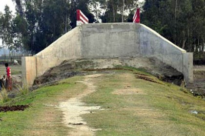 সেতু, সে তো অনেক দূর!

