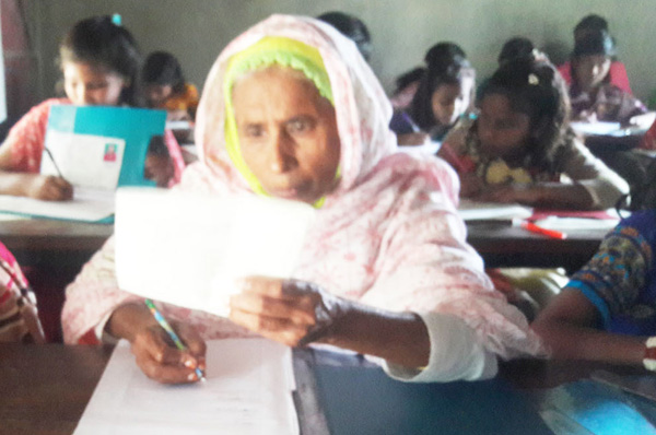 ৬৩ বছরে প্রাথমিক সমাপনী পরীক্ষায় বসলেন বাছিরন
