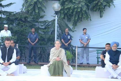 শাশুড়ির গুণগান গেয়ে মোদিকে খোঁচা সোনিয়ার
