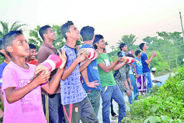গোমতীর তীরে ঘুড়ি উৎসব