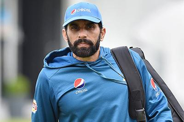 স্লো ওভার রেটের কারণে নিষিদ্ধ মিসবাহ