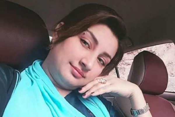 দিনে-দুপুরে পাক অভিনেত্রীকে গুলি