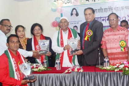 দিনাজপুরে গুণীজন সম্মাননা পেলেন চারজন