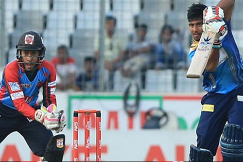 বরিশালকে হারিয়ে শীর্ষে ফিরল ঢাকা