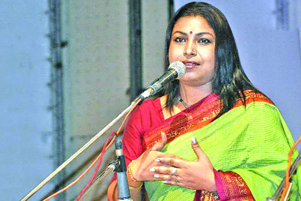 দোলা ব্যানার্জি ঢাকায়