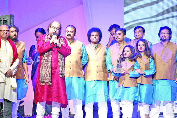 সেতার খেয়ালে মাতোয়ারা শ্রোতা