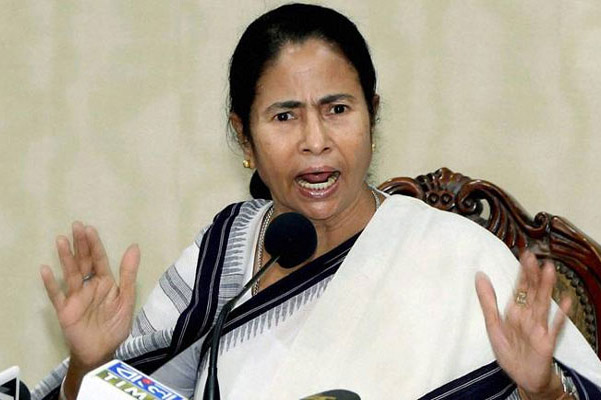 টুইটারে মমতার নিশানায় মোদি