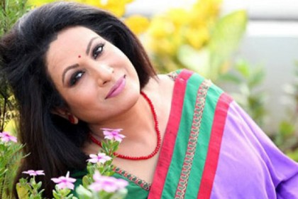 অধ্যাপকের চরিত্রে চম্পা