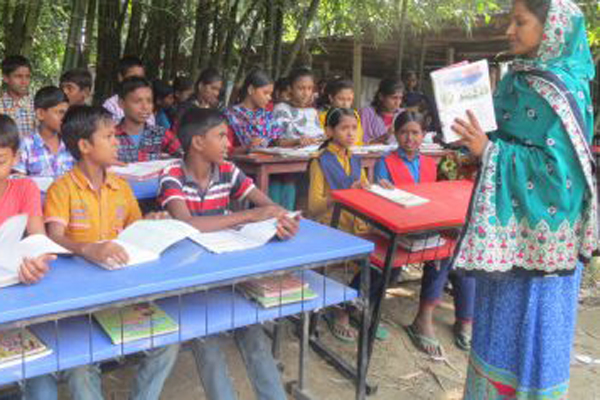 কুড়িগ্রামে খোলা আকাশের নিচে পাঠদান