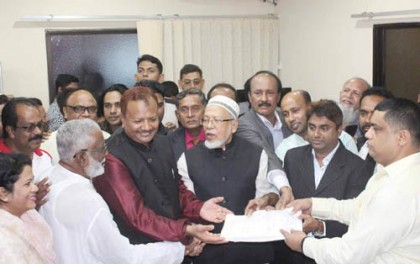 লক্ষ্মীপুরে আওয়ামী লীগের চেয়ারম্যান প্রার্থীর মনোনয়ন জমা