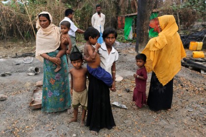 রোহিঙ্গাদের ৫টি নৌকা ফেরত পাঠিয়েছে বিজিবি
