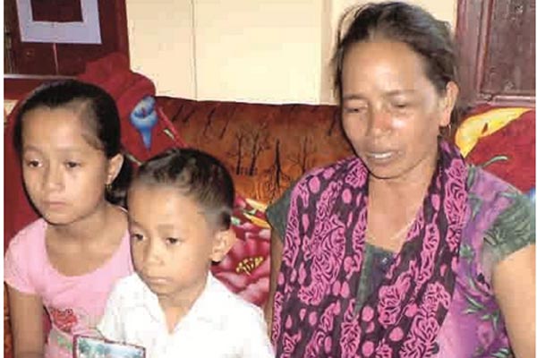 'জঙ্গিরা ঘিরে ফেলেছে, আর বাঁচবো না'