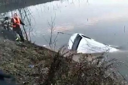 চীনে বাস হ্রদে, নিহত ১৮