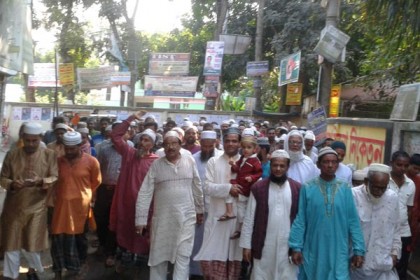 মসজিদের কাজে বাধা দেওয়ায় টাঙ্গাইলে বিক্ষোভ