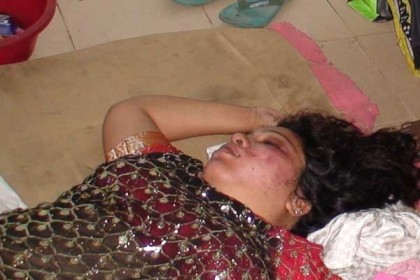 সিরাজগঞ্জে গৃহবধূর উপর নির্যাতন

