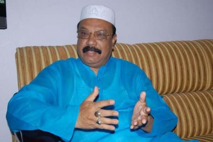রোহিঙ্গাদের আশ্রয় দেওয়ার দাবি কামরানের