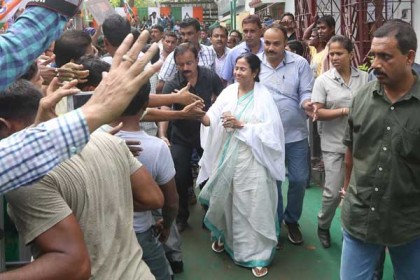 সব জায়গাতেই চক্রান্ত দেখছে মমতা ও তার দল