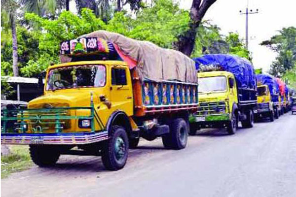 সোনামসজিদ স্থলবন্দরে আটক দেড়শ পণ্যবাহী ট্রাক