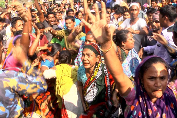 কীর্তনখোলা নদী তীরে উচ্ছেদে গিয়ে প্রতিরোধের মুখে প্রশাসন 