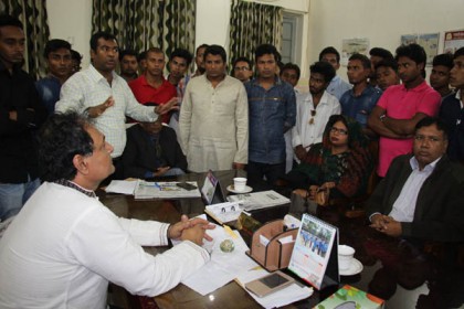 ছাত্রীকে ধর্ষণ চেষ্টার অভিযোগে শিক্ষকের অপসারণ দাবি