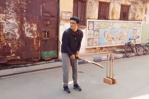 গলি ক্রিকেটে চেনা ছন্দে সৌরভ