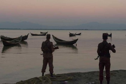 রোহিঙ্গাবাহী আরও ৪ নৌকা ফেরত পাঠিয়েছে বিজিবি