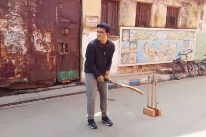 গলি ক্রিকেটে চেনা ছন্দে সৌরভ