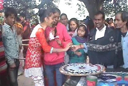নোটবাতিলের ধাক্কা লাগেনি মেয়েদের জুয়া খেলায়