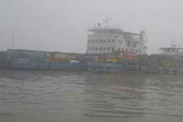 পাটুরিয়া-দৌলতদিয়া রুটে ফেরি চলাচল স্বাভাবিক