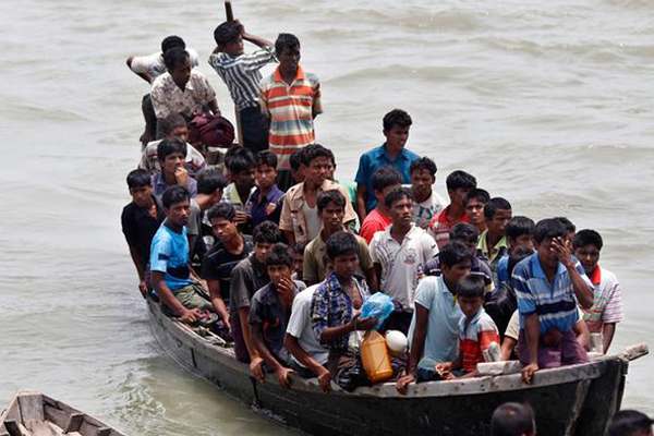 রোহিঙ্গাবাহী ৫টি নৌকা মিয়ানমারে ফেরত পাঠিয়েছে বিজিবি 
