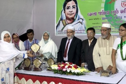 বরিশালে বেগম রোকেয়া দিবসে সন্মাননা প্রদান
