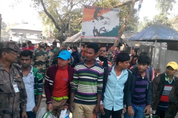 দেশে ফিরল পশ্চিমবঙ্গের হোমে আটক ৮ বাংলাদেশি কিশোর