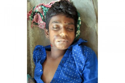 মোরেলগঞ্জে বাসের ছাদ থেকে পড়ে অজ্ঞাত কিশোর নিহত
