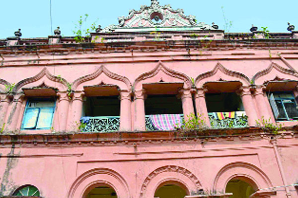 নওয়াব ফয়জুন্নেসার বাড়ি ধ্বংসের পথে