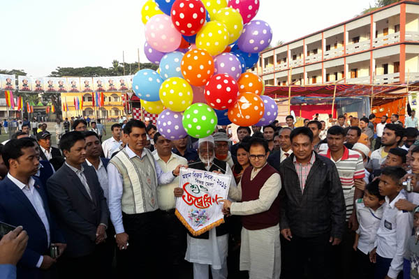 লক্ষ্মীপুরে ১০ দিনব্যাপী বিজয় মেলার উদ্বোধন