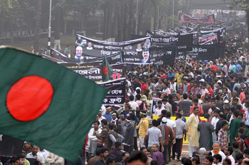 বুদ্ধিজীবী স্মৃতিসৌধে শ্রদ্ধা জানাতে মানুষের ঢল