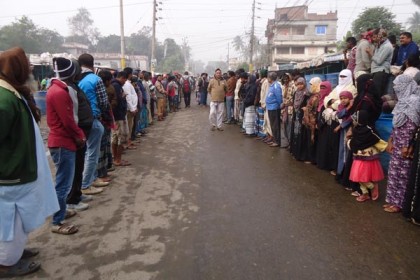মাদক বিক্রির প্রতিবাদে চুয়াডাঙ্গায় মানববন্ধন