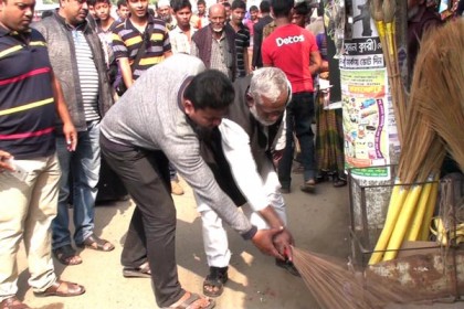 লক্ষ্মীপুর পৌর শহর পরিচ্ছন্ন রাখতে মেয়রের অভিযান