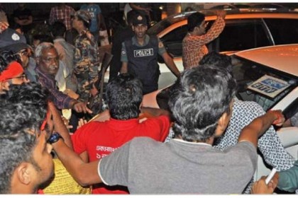 প্রেসক্লাবে হামলা, সাংবাদিকদের কাছে দুঃখ প্রকাশ