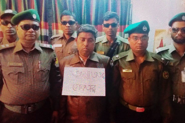 মিটফোর্ড হাসপাতালে ভুয়া ডাক্তার আটক
